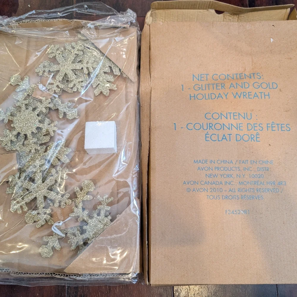 Avon Glitter And Good Holiday Wreath 14”